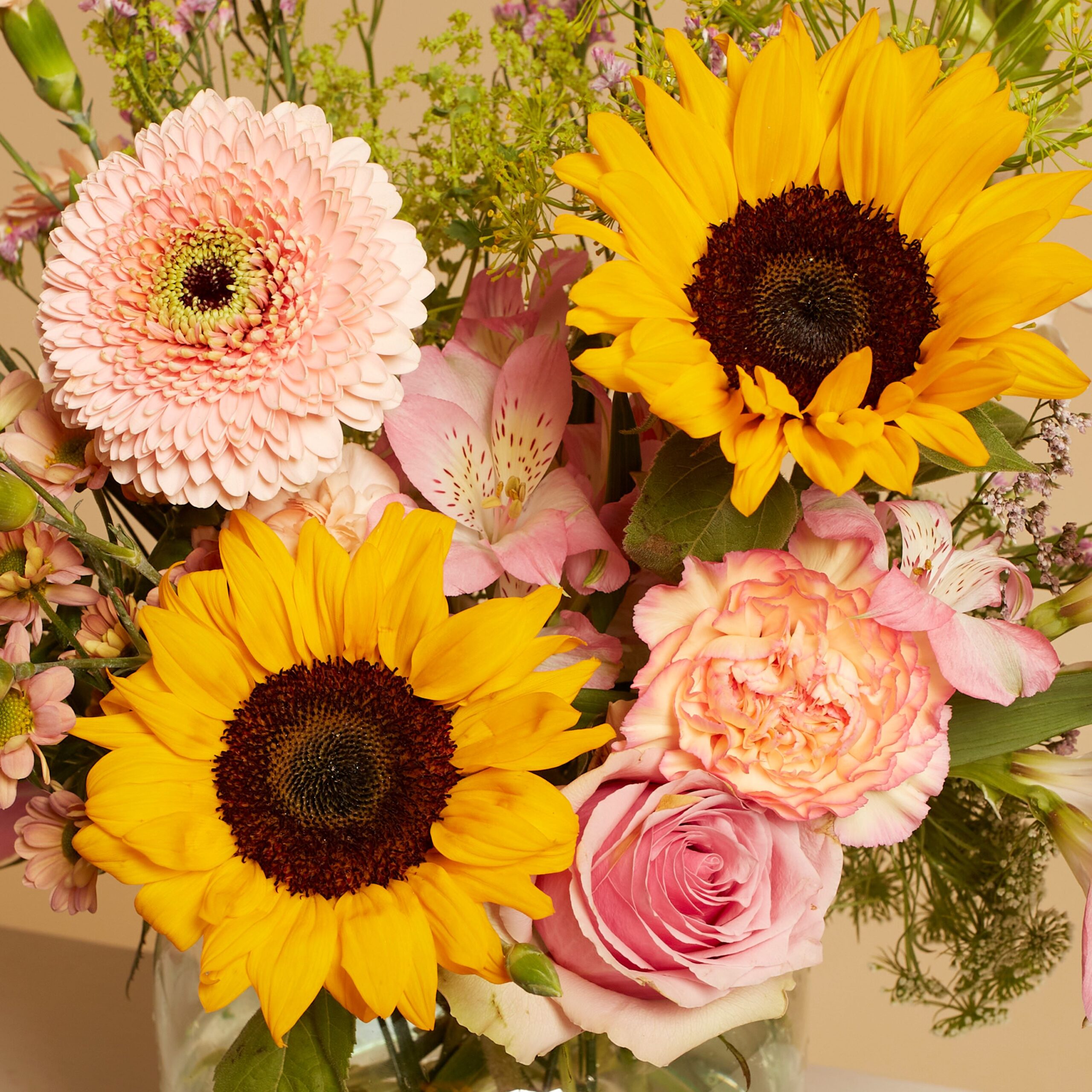 ramos de flores con flores del jardín