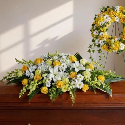 Centro de Rosas y Lirios Amarillos
