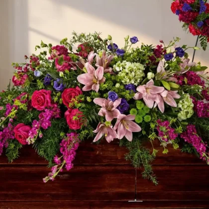 Centro Variado de Lirios y Rosas