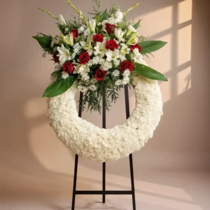 Corona Blanca con Cabezal de Rosas