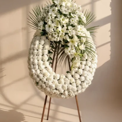 Corona Blanca con Lirios y Rosas de 1 Cabezal